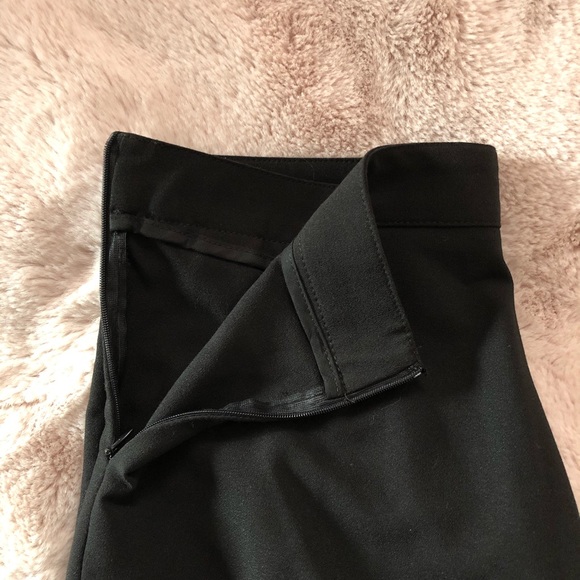 🔥2/$30🔥Pull&Bear Black Pleated Skort - Picture 4 of 6